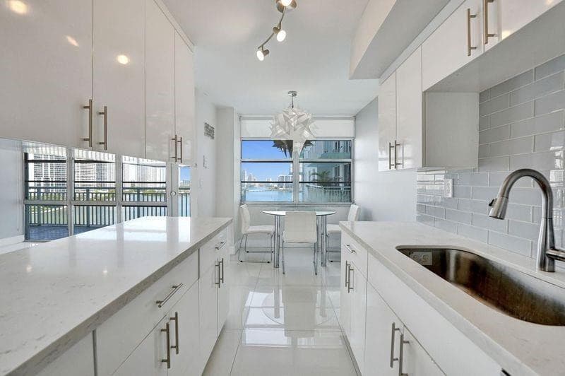 301 174th Street 1401, Sunny Isles Beach, FL 33160, Unit 1401 - Photo 2